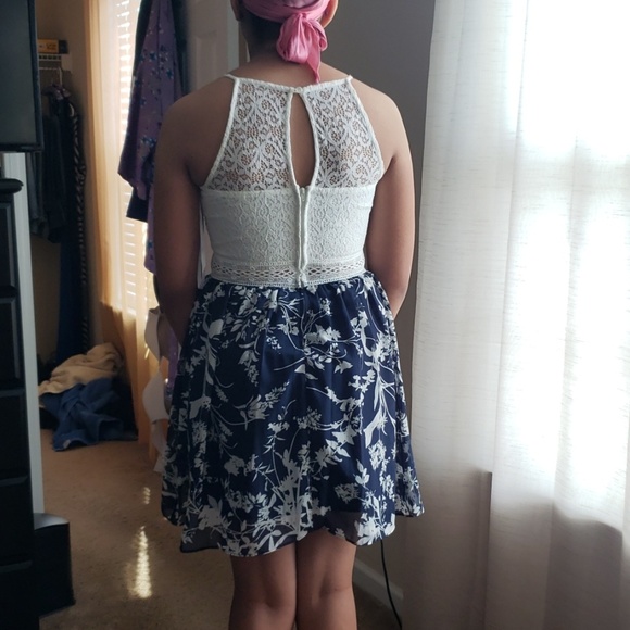 Dress - Picture 2 of 4